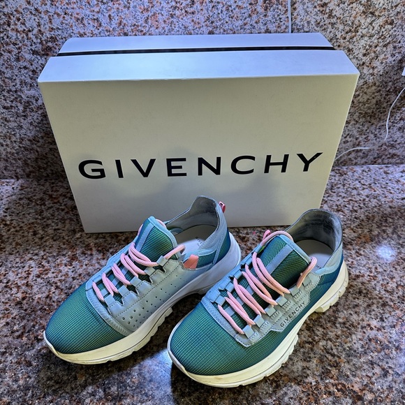 Givenchy Sneakers - Picture 3 of 9
